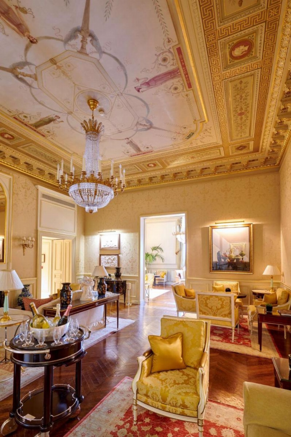 Shangri-La Hotel, Paris Image 12