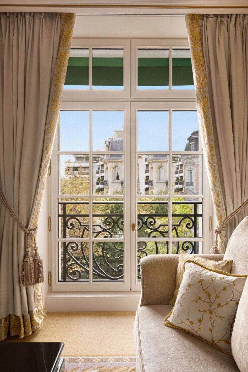 Shangri-La Hotel, Paris Image 38